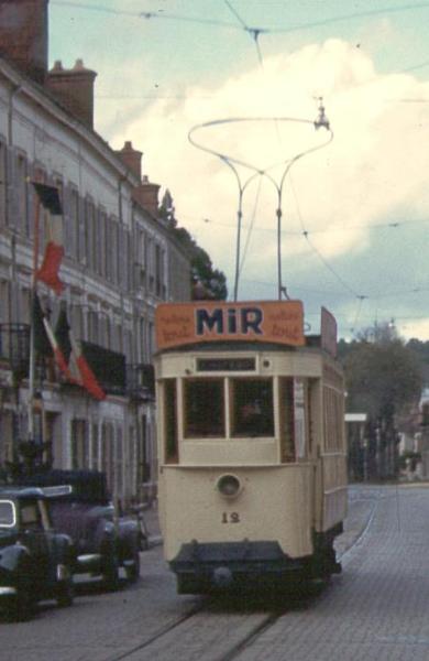 [Fontainbleau tram]