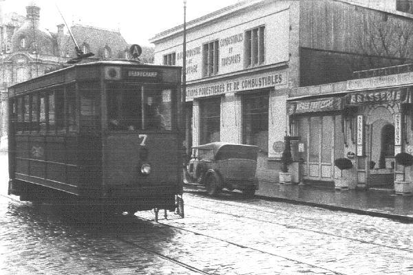 [Versailles tram]
