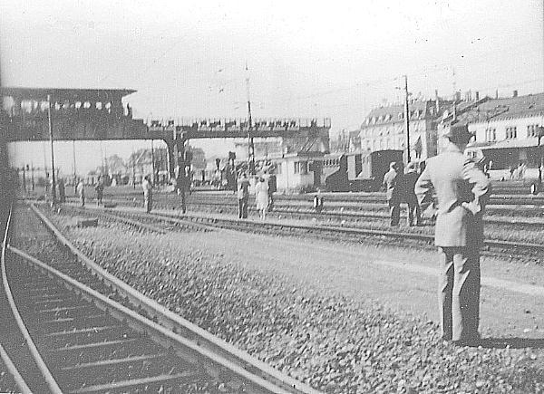 [Replica train]